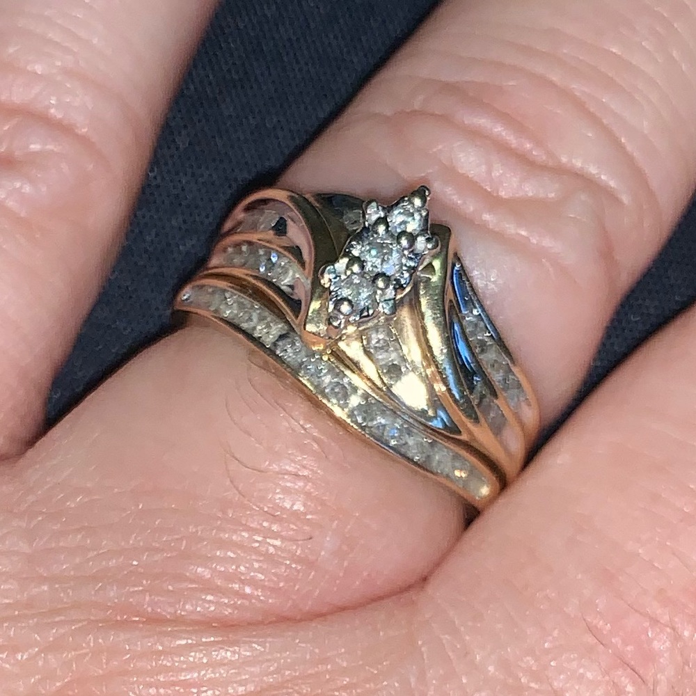 Wading ring... 10K real gold and diamonds